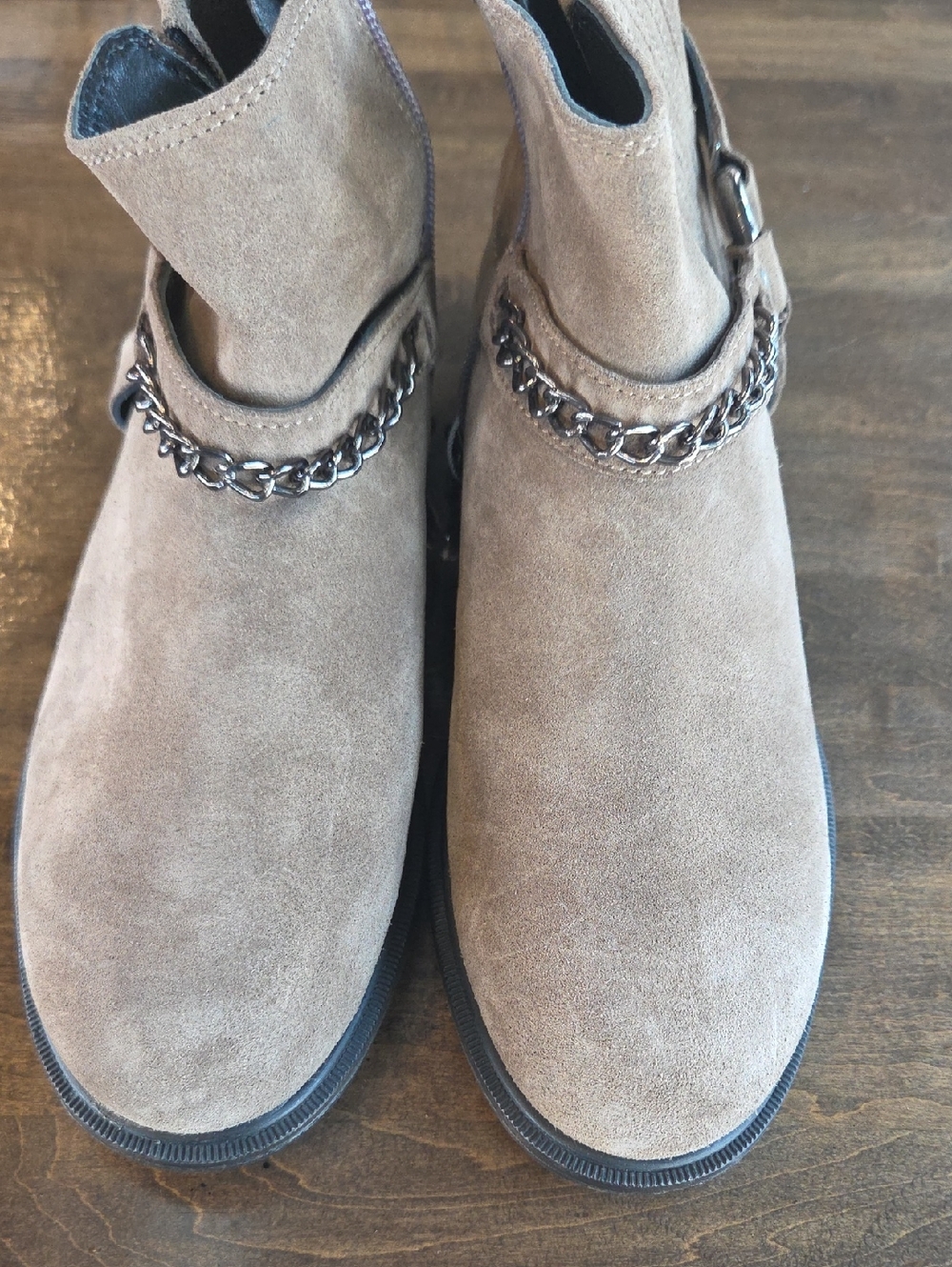 Geox Size 8 Women's NEW Suede Ankle Booties with Chain Harness - Picture 2 of 9